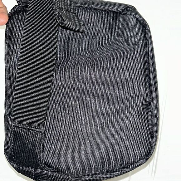 Herschel Supply Co Black Fanny Pack.NWT - Picture 6 of 8